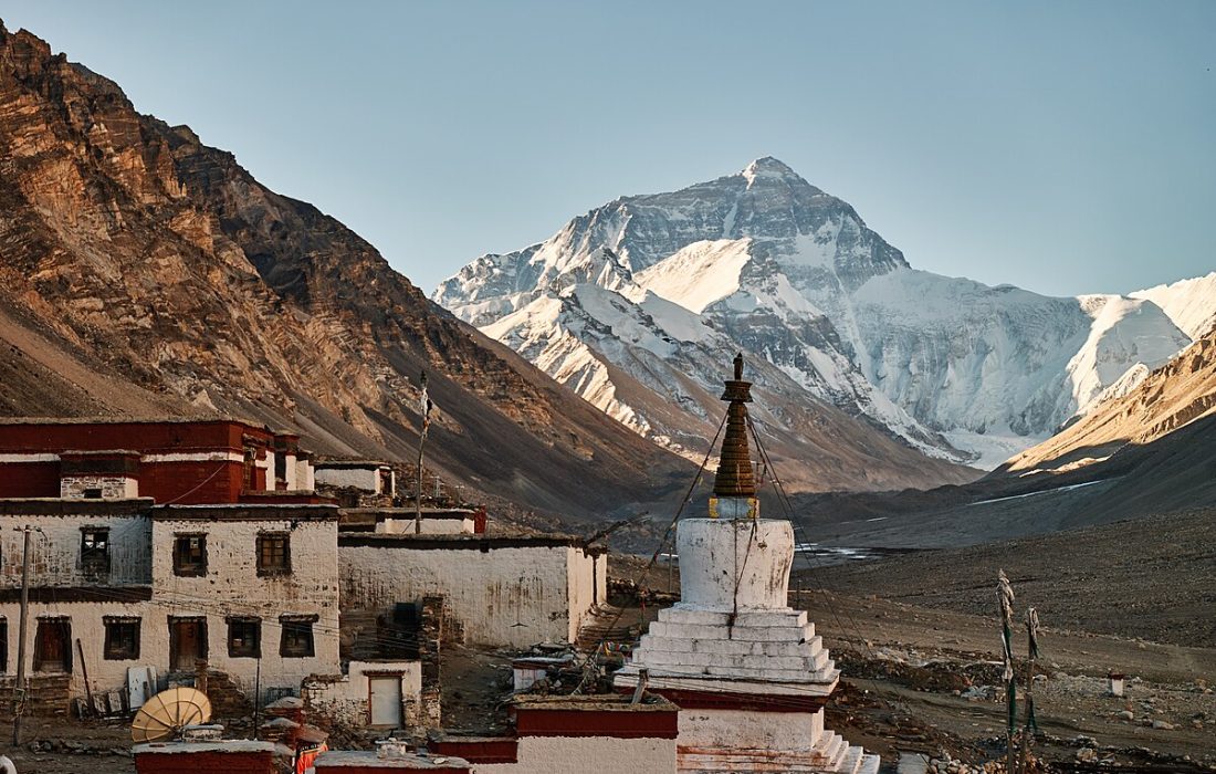 Rongbuk_Monastery_L1080321